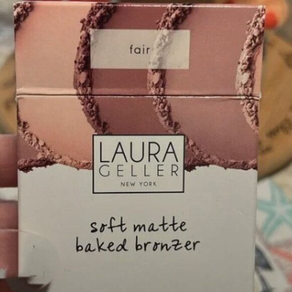 Laura Geller Soft Matte Baked Bronzer - Fair - Picture 2 of 4